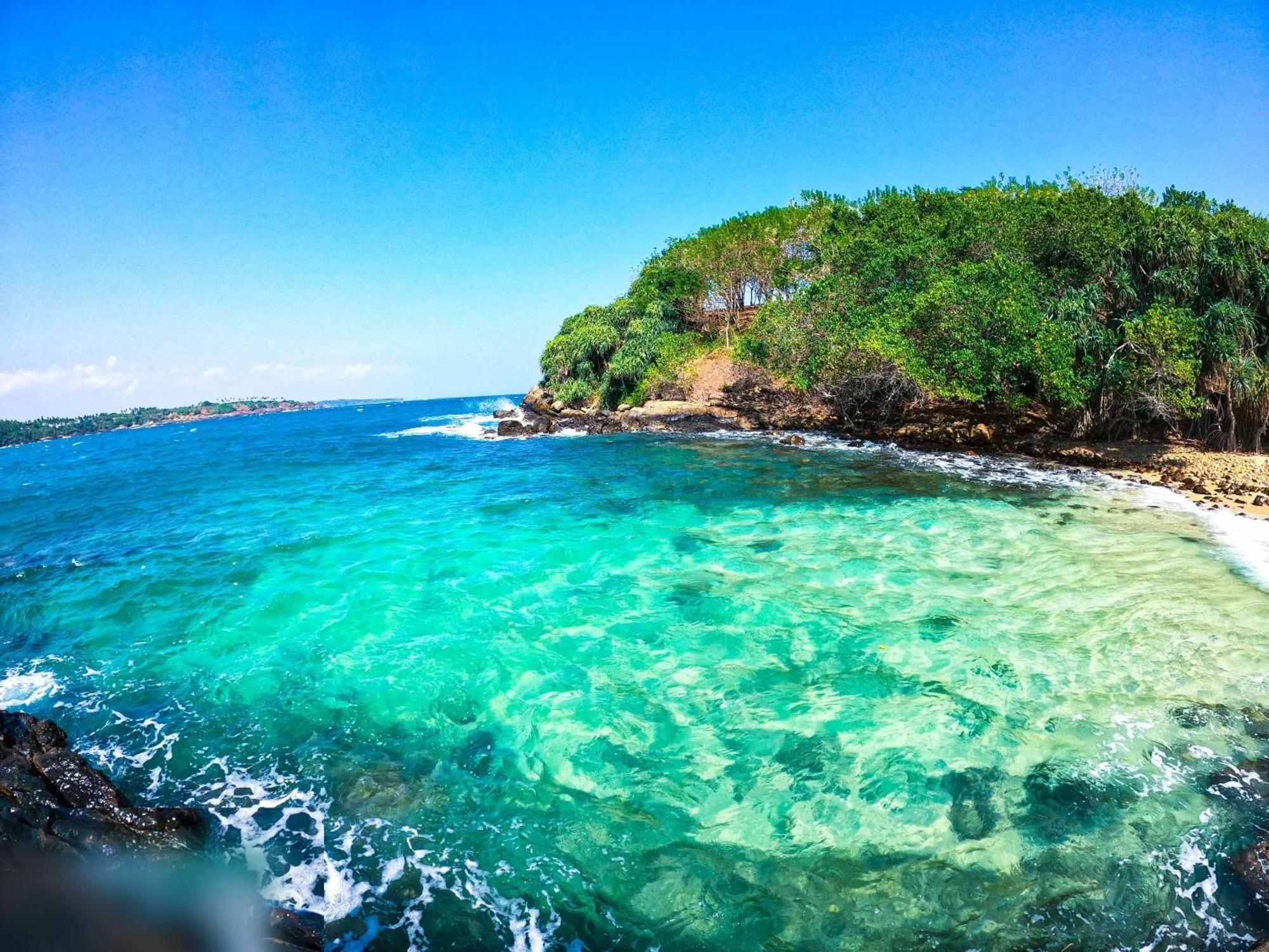Thaproo Bay Hiriketiya Panzió Dikwella Kültér fotó